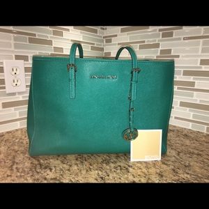 Michael Kors Jet Setter Tote